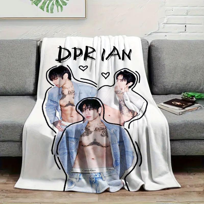 1Pc dprian Print Flannel Blanket, High quality Comfortable for All Seasons, Warmth and Comfort, Perfect for Christmas Gifts