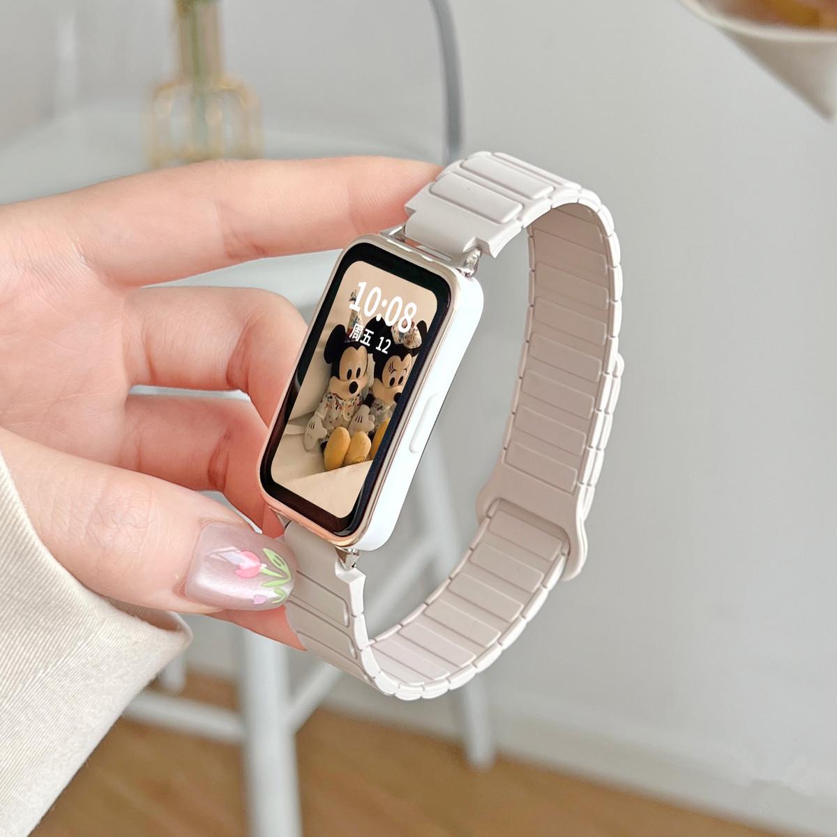 

Силиконовый магнитный спортивный ремешок Huawei Band 10 - Двухцветный браслет для умных часов 8/9 Compatible with Huawei Band 10/NFC