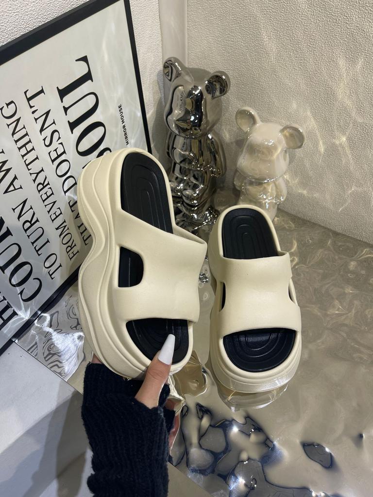 EVA Thick-soled Super Soft Anti-slip Slippers Are A New Type of Fashionable and Versatile Summer Outerwear Slippers for Women