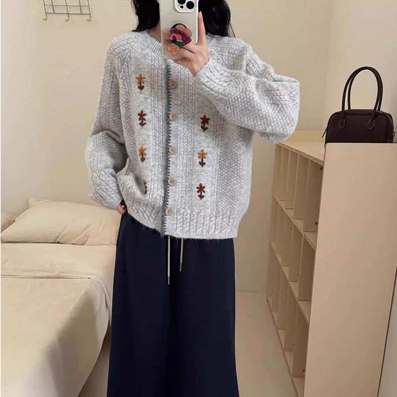 Retro Embroidered Flower Crew Neck Sweater Jacket Women's Autumn and Winter New Gentle Wind Soft Waxy Versatile Soft Waxy Knitted Cardigan