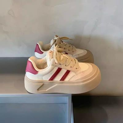 Încălțăminte pentru femei – Adidaşi