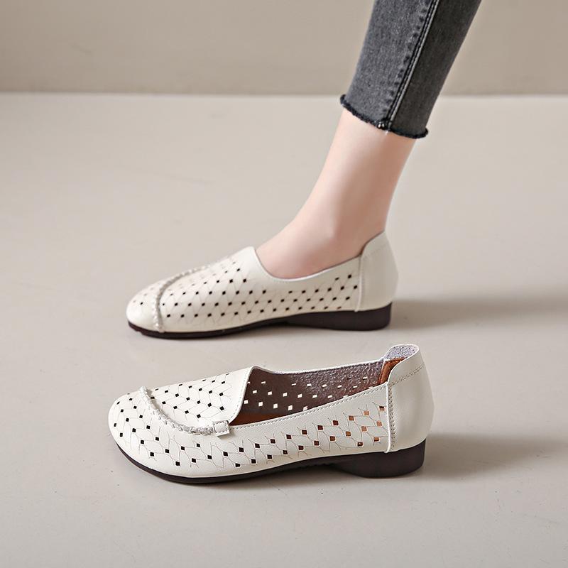 2025 spring and summer new hollow one-pedal casual single shoes mother Doudou shoes soft-soled retro women's shoes light sandals