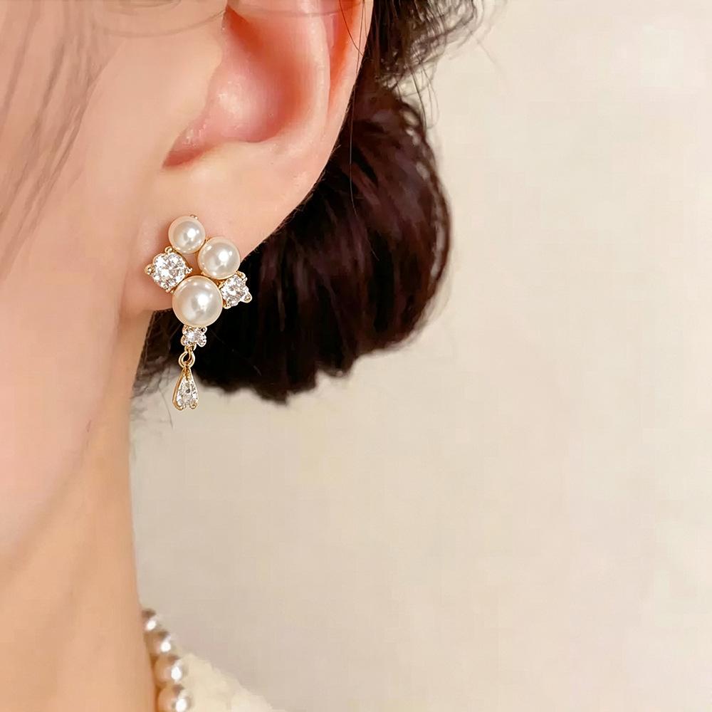 Elegant French Retro Zircon Pearl Earrings for Women – Versatile High-End Fashion Accessory
