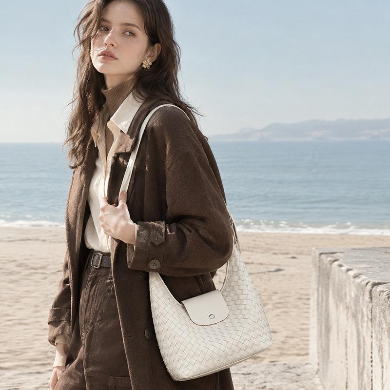 Leather Hand-woven Dumpling Bag Portable Shoulder Commuting Versatile Light Luxury Temperament Oblique Span Bag