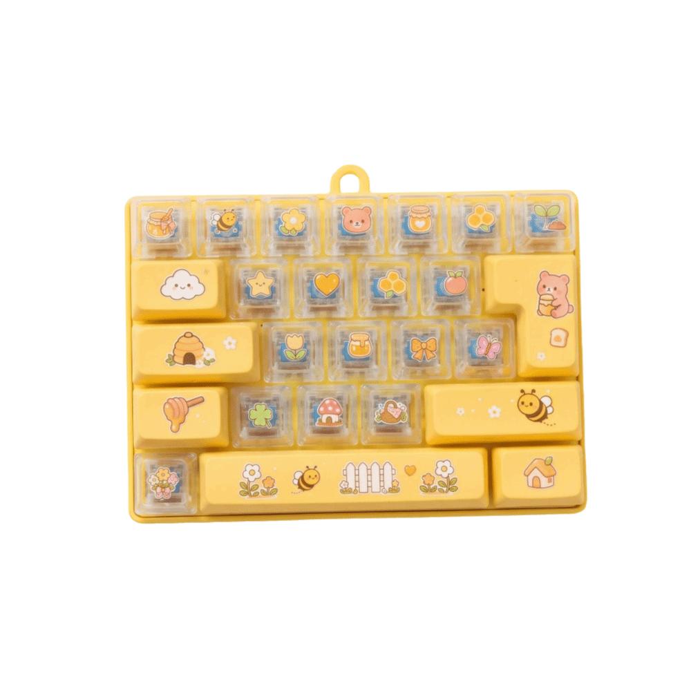 Cute Design Mini Keyboard Pendant Transparent Dual-Tone Keyboard Keychain  Desktop Decoration