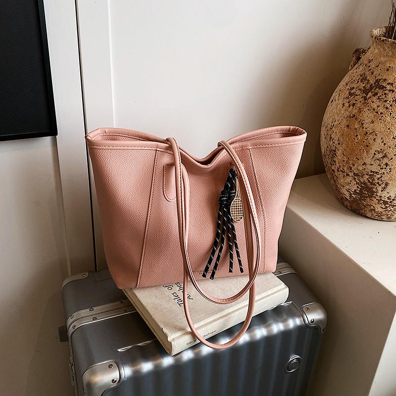 

Премиальная женская сумка 2025 года, новая модная универсальная портативная сумка через плечо для офисного работника, большая вместительная сумка-тоут