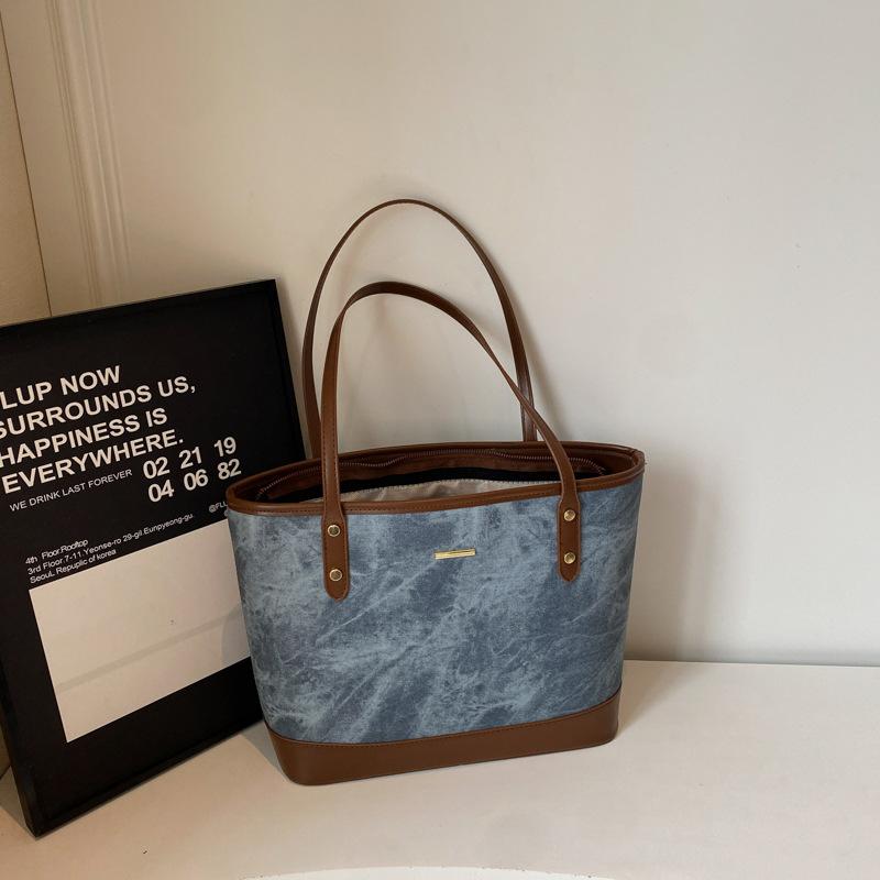 Large capacity versatile women's new retro casual armpit bag niche commuter shoulder bag