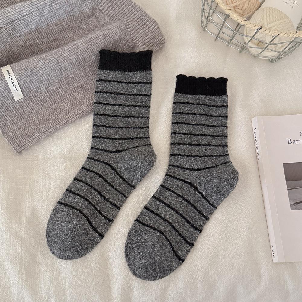

Autumn and Winter New Wool Socks Women Korean Striped Cute Medium Tube Socks Japanese Fashion School Girls Elastic Long Socks темно-сірий