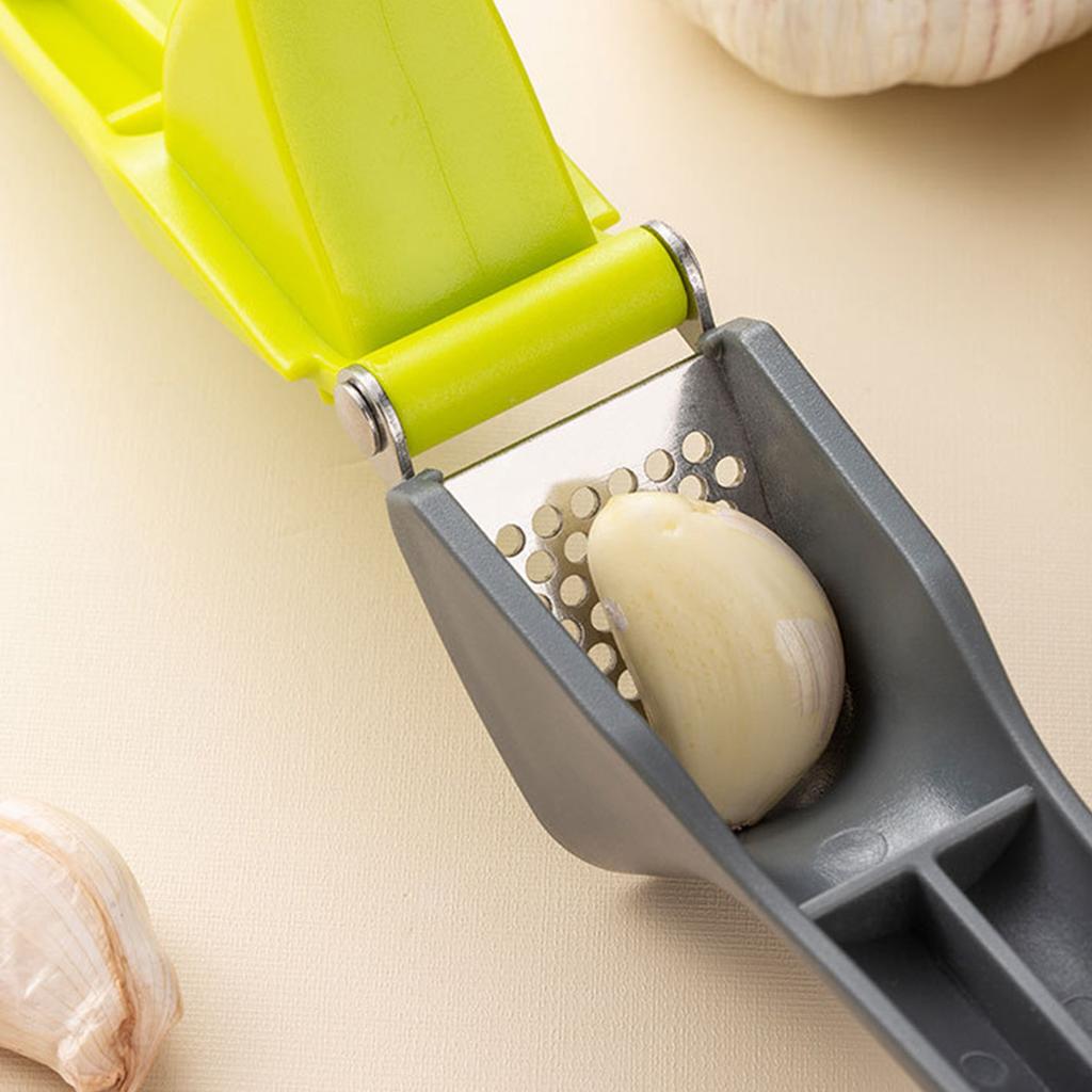 1PC Manual Garlic Press; Kitchen Tool for Crushing Garlic Cloves (color Random)