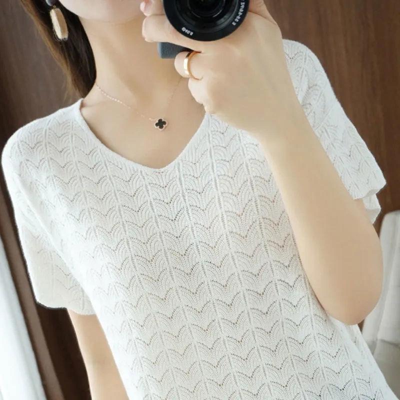 Short Sleeved T-shirt Women Wear Thin V-neck Top Women Loose Version Hollow Pullover Sweater Spring and Summer