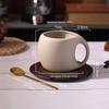 Retro Keramik Kaffee Tasse & Untertasse Set mit Holz Untersetzern & Löffeln – Ideal für Latte, Americano und Nachmittagstee