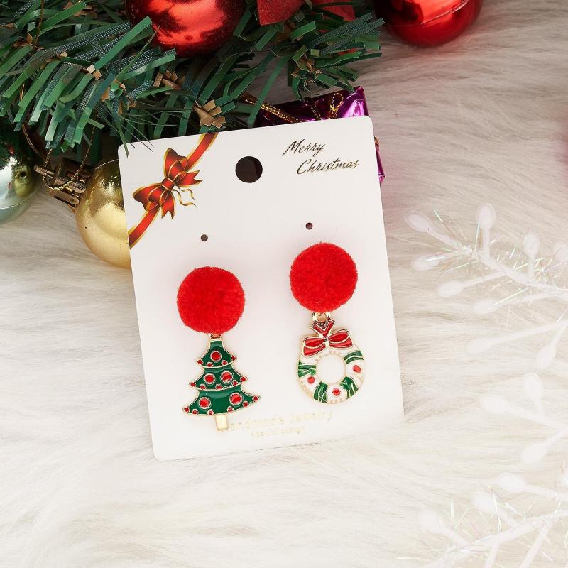 Asymmetrical earrings with pom pom Christmas tree Christmas wreath