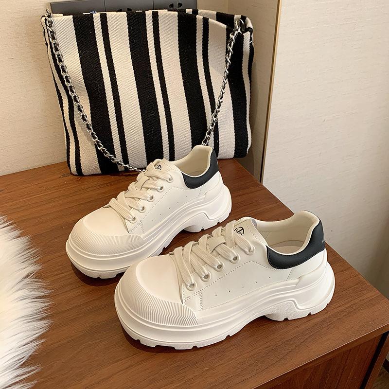 Platform white shoes women's 2025 spring new versatile Korean version of board shoes popular high-end lace-up sports and leisure shoes
