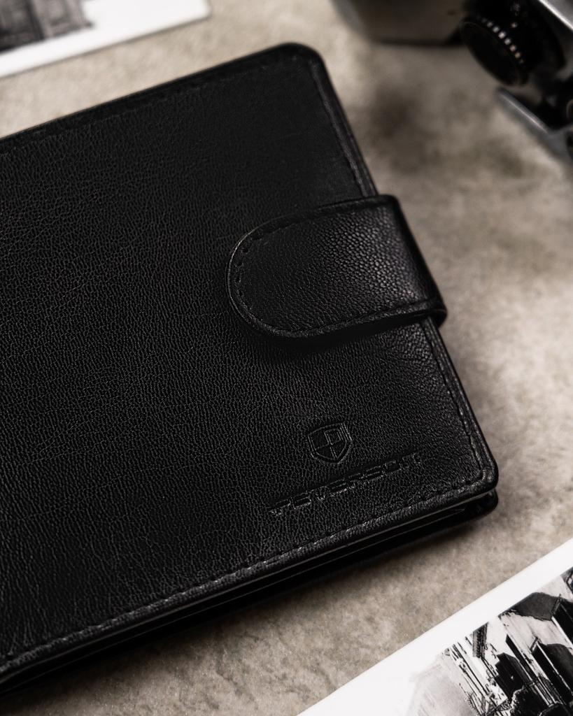 Gift Set: Men's Leather Wallet and Keychain - Peterson