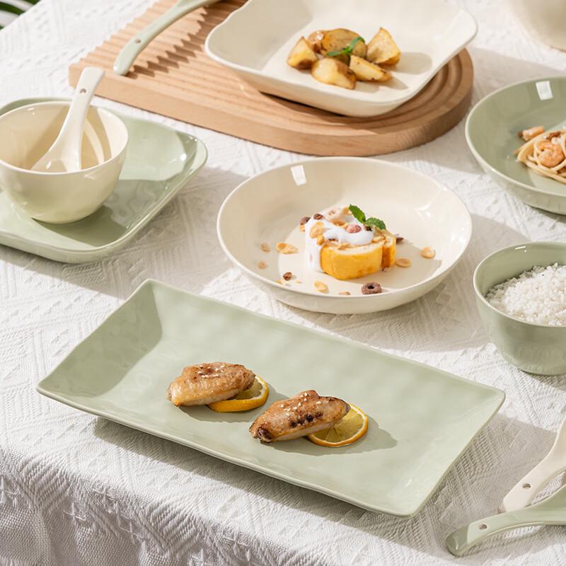 abay 8-Piece Enamel Dinnerware Set