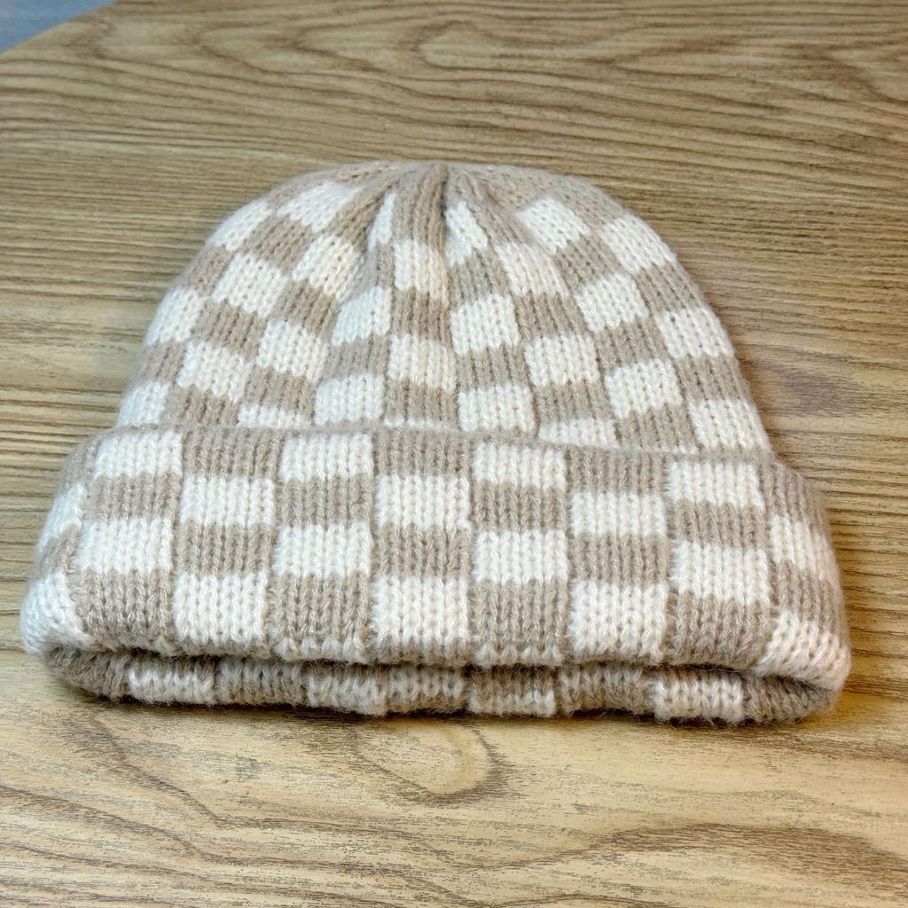 Herbst- und Wintermütze mit kontrastierendem Karomuster, warmem Ohrenschutz und Kälteschutz, Baotou-Mütze im koreanischen Stil, kleine Weihnachtsmütze, die das Gesicht freilässt