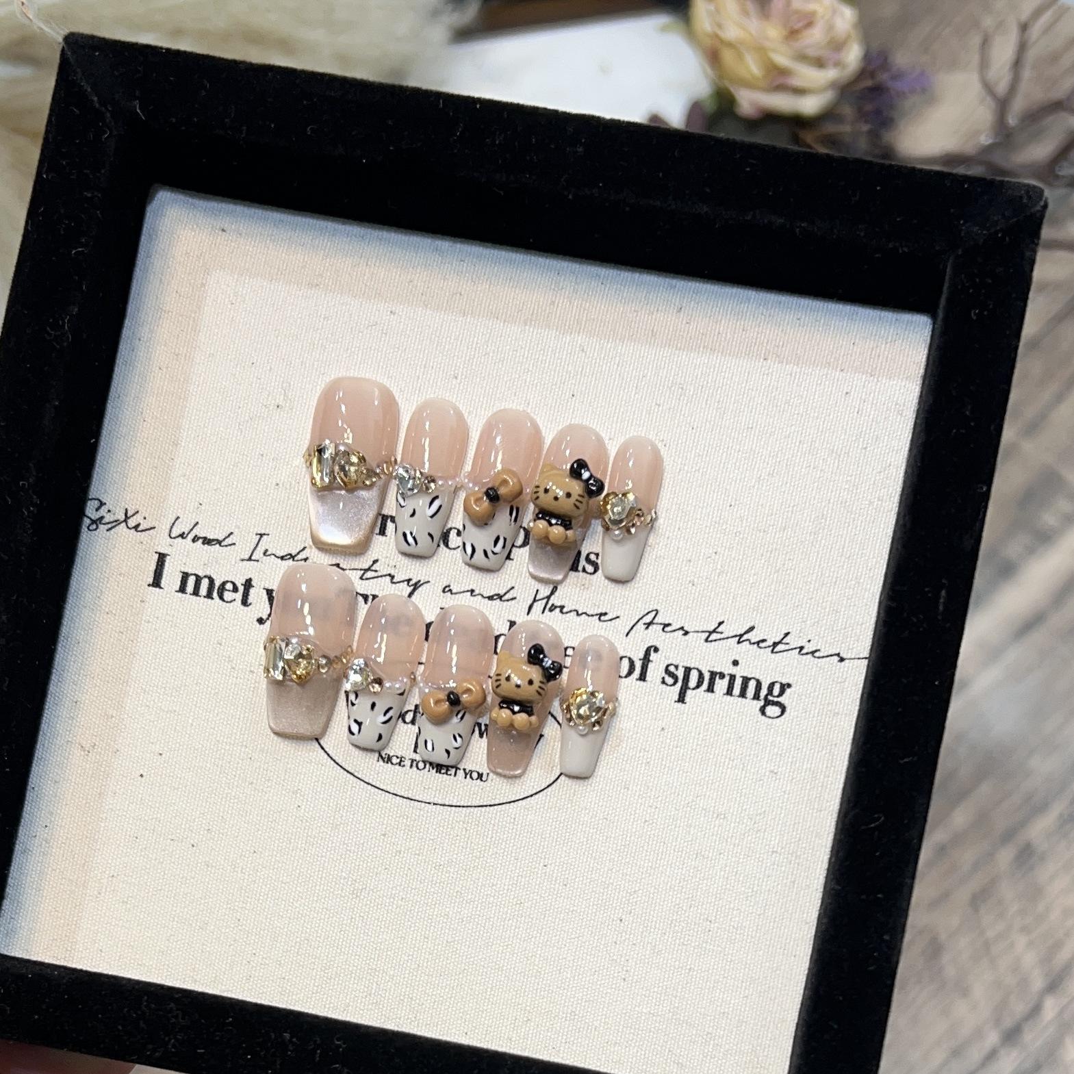 

Ношение брони Ручная работа Обнаженный кошачий глаз Французский горошек Леопардовый принт Вспышка Шампань Бриллиант Нейл-арт Ноготь Large L