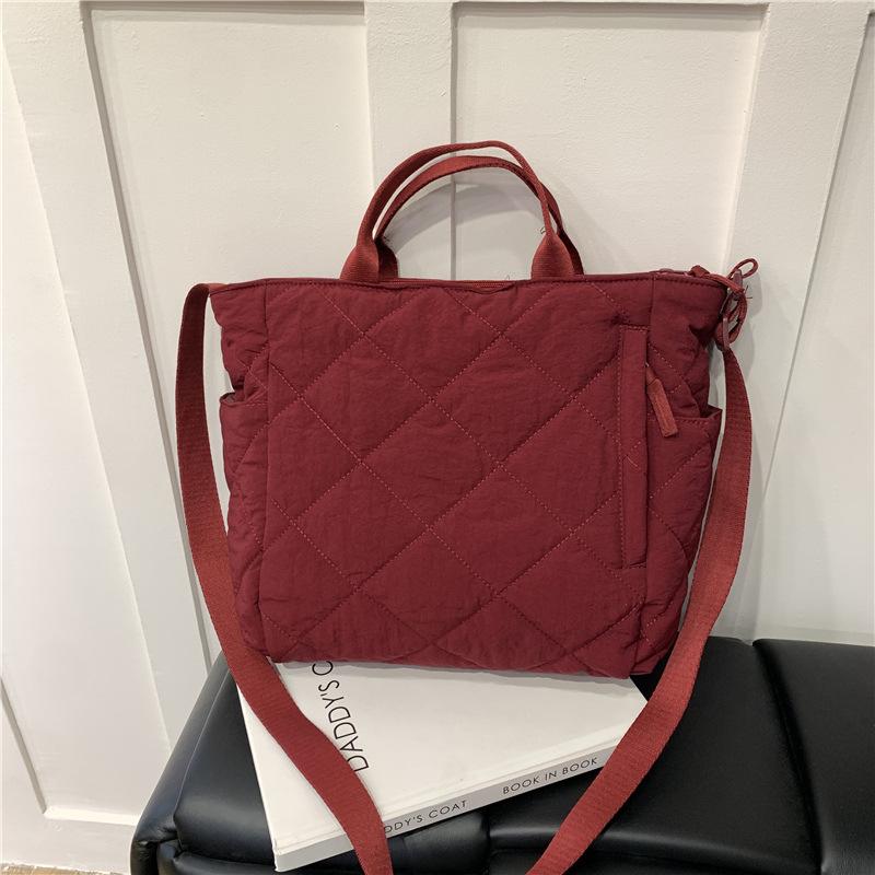 Going out for leisure Large capacity rhombus cotton bag New women's bag Fashion commuter shoulder messenger bag Portable tote bag