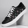 Neue Herren Freizeitschuhe aus echtem Leder Trend Leinendruck Flache Skateschuhe Junger Mann Coole Loafer