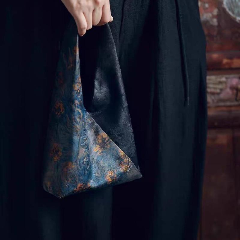 New Chinese style cheongsam retro Song Jin fragrant cloud yarn bucket bag women's underarm bag portable small bag cosmetic bag