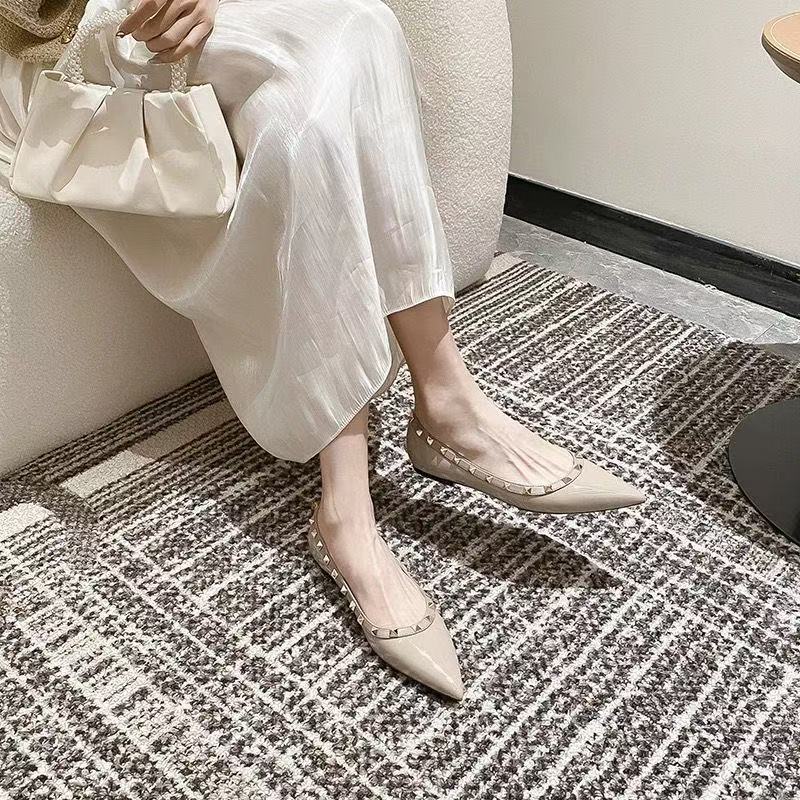 Spring and Summer New Rivet Shoes Pointed Single Shoes Flat Bottom Shallow Mouth Patent Leather Willow Soft Bottom Boat Shoes Flat Heel