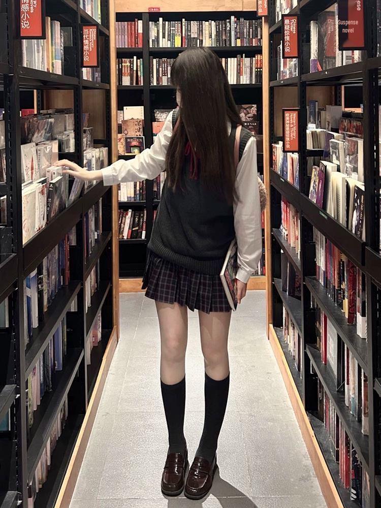 Mizuhara Middle School JK Vest: Authentic Japanese-Style Knitted Cardigan for Women - Perfect for Autumn and Winter.