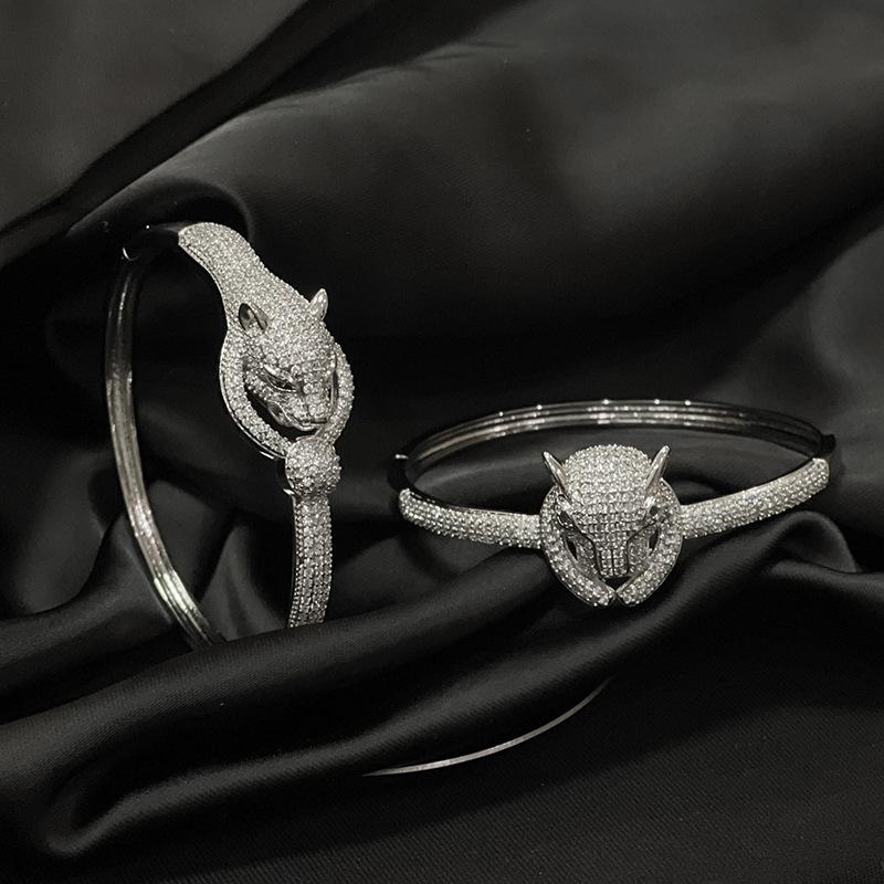 Full Diamond Zircon Emerald Leopard Head Open Bracelet Women'S Light Luxury High-End Niche Design Heavy Industry Personalized Bracelet