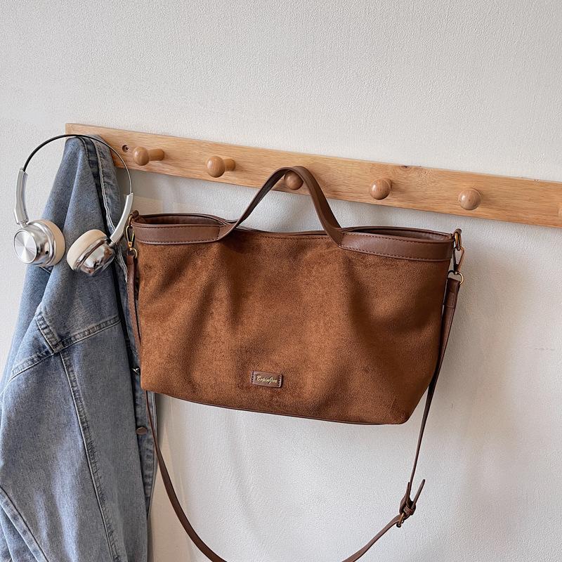 Premium textured bag women's large capacity 2025 new autumn and winter versatile retro messenger bag portable commuter tote bag