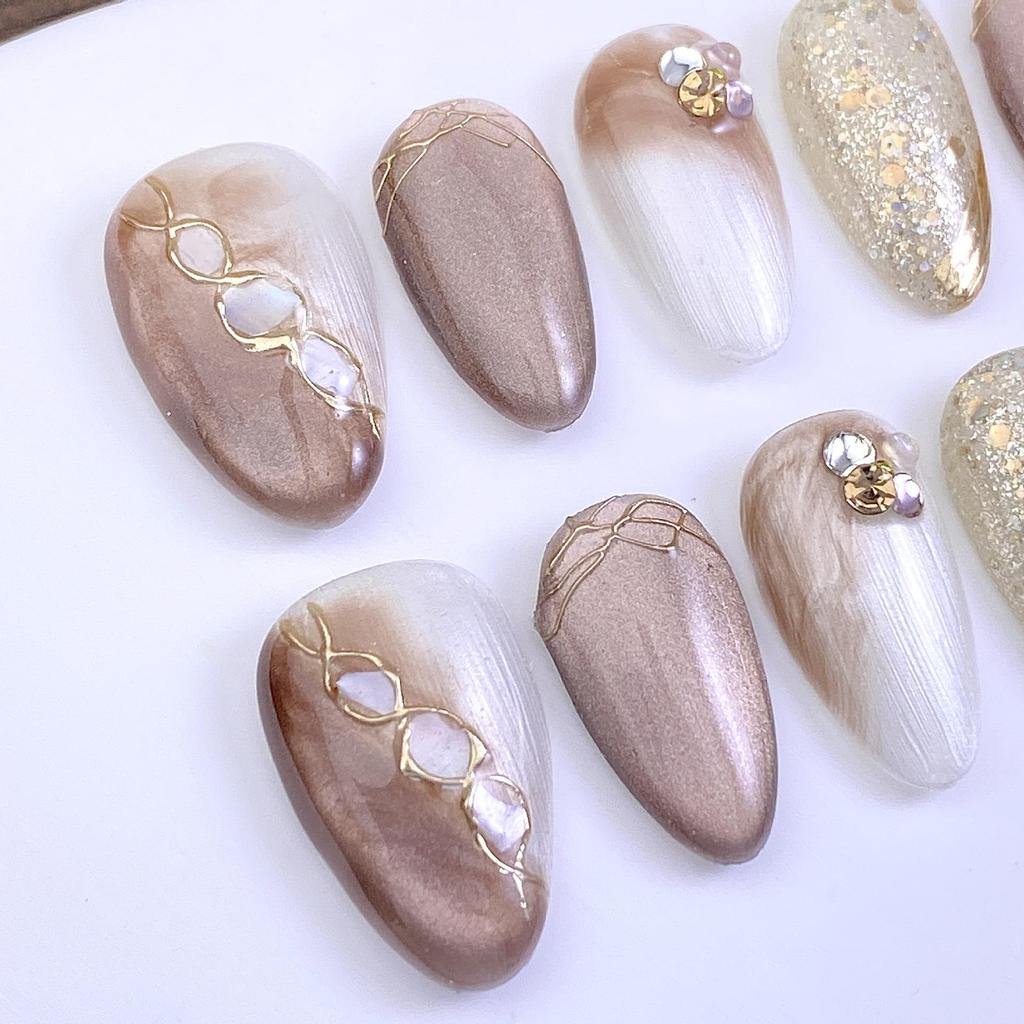 Almond Cat Eye Glitter Nails: Detachable, Wearable, Smudge-Proof False Nails with Whitening Finish