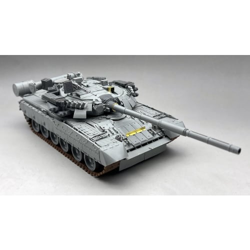Amusing Hobby 1/35 T-80UM-2 Plastic Model Kit AMH35A068 (Tank)