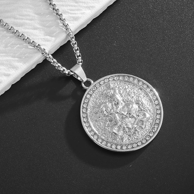 Classic Knight Pattern Engraved Zircon Inlaid Medal Pendant Necklace Fashion Rock Hip Hop Party Jewelry for Men