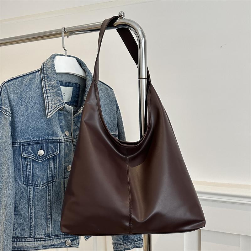 

Large-capacity commuting new autumn and winter popular solid color simple texture casual shoulder underarm tote bag women темно-коричневого
