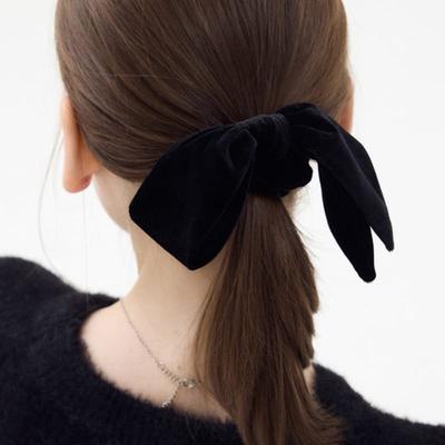 L’OMBRILLANT Ribbon Velvet Black Scrunchie
