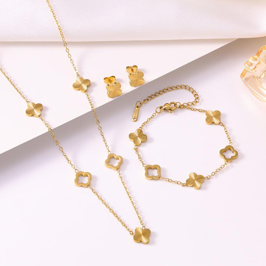 Stylish Four-Leaf Clover Flower Bracelet, Necklace & Earring Set In 18K Titanium Steel