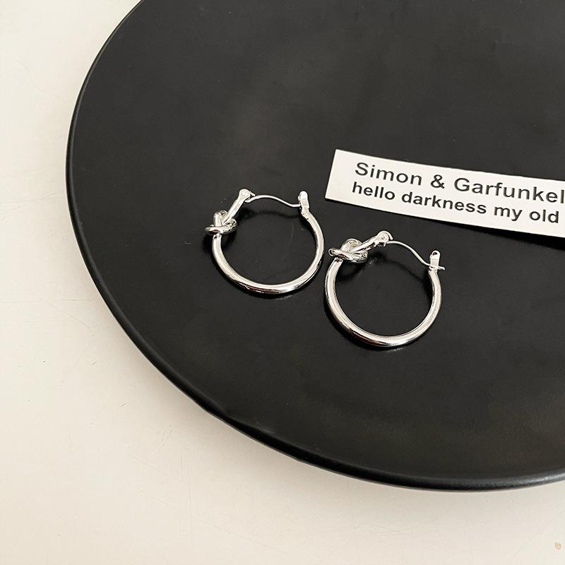 2023 Trendy Women's Knotted Hoop Earrings - Versatile Ear Cuffs & Hoops