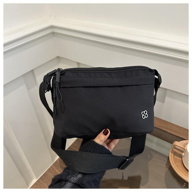 

Simple casual shoulder bag women s outdoor lightweight versatile mobile phone small square bag fashion commuter student messenger bag One Size
