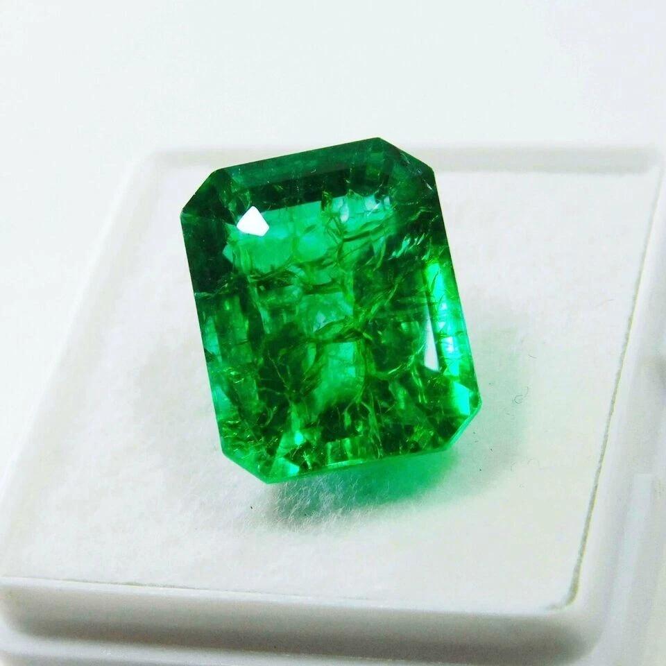 Natural Colombian Green Emerald Emerald Cut 10 Ct Beautiful Certified Gemstone