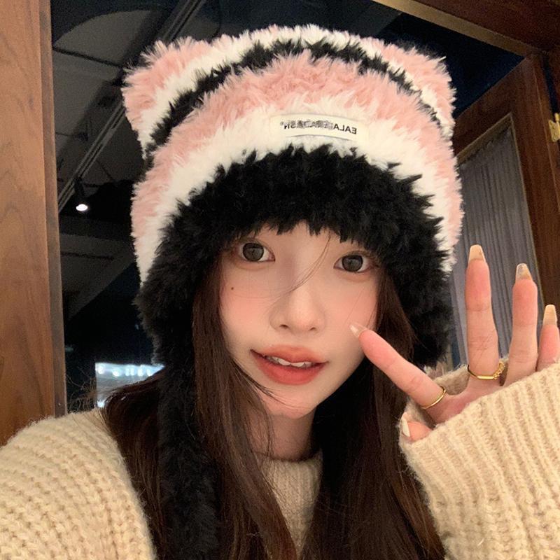 Mångsidig koreansk randig stickad vintermössa med fluffigt öronvärmare