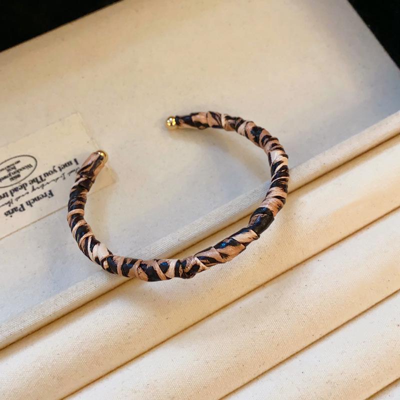 Gold-Plated Textured Open Bangle: Korean Style, High-End Cold Aesthetic