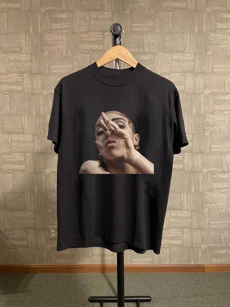 FKA Twigs Photo Graphic Multicolor Short Sleeves Unisex T Shirt S