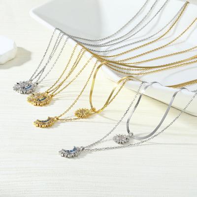 1 Set Sun And Moon Necklaces Couples Matching Necklaces Rhinestone Sun Moon Pendant Necklaces Gift for Valentine's Day Anniversary