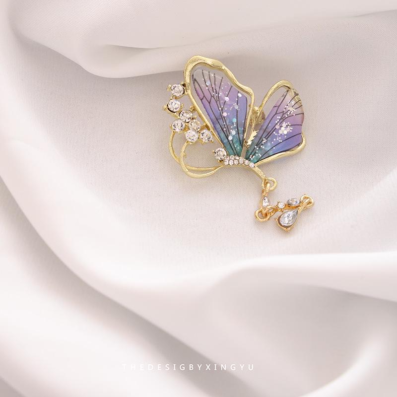 Broche Elegante de Pérola Dourada e Espiga de Trigo: Acessório Versátil e de Alta Qualidade para Mulheres