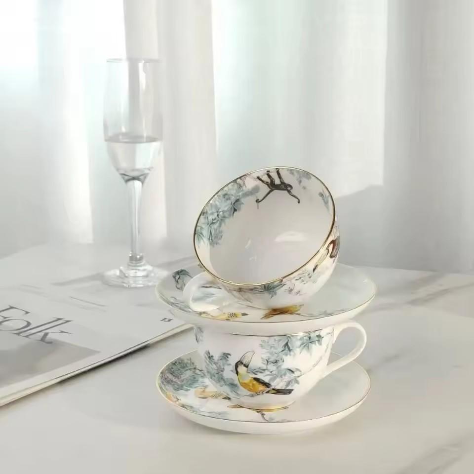 Nádobí Zvířata deštného pralesa, Jídelní talíře z kostního porcelánu, Plochý dezertní podnos, Talíř na dort, Šálek s podšálkem, Domácí kuchyňské potřeby