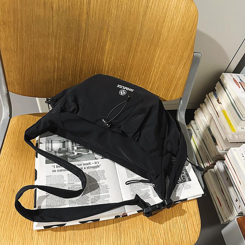 

Сумка-пельмень повседневная универсальная женская сумка-мессенджер легкая большой вместимости спортивная на плечо