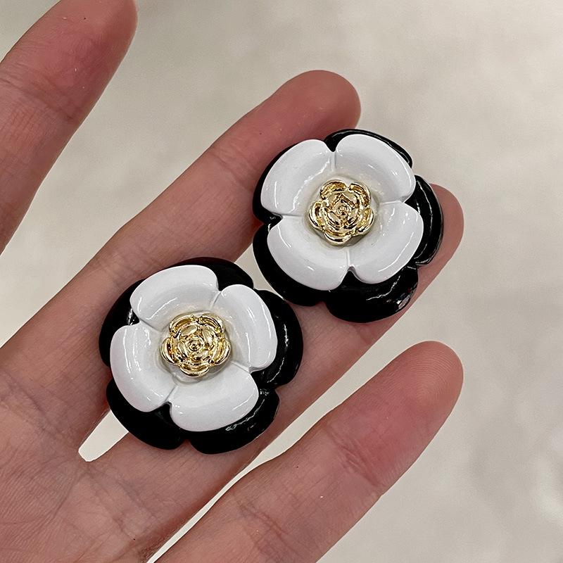 Vintage Black Series Stud Earrings 925 Silver Needle Minimalist High-End Personality Accessories for Women