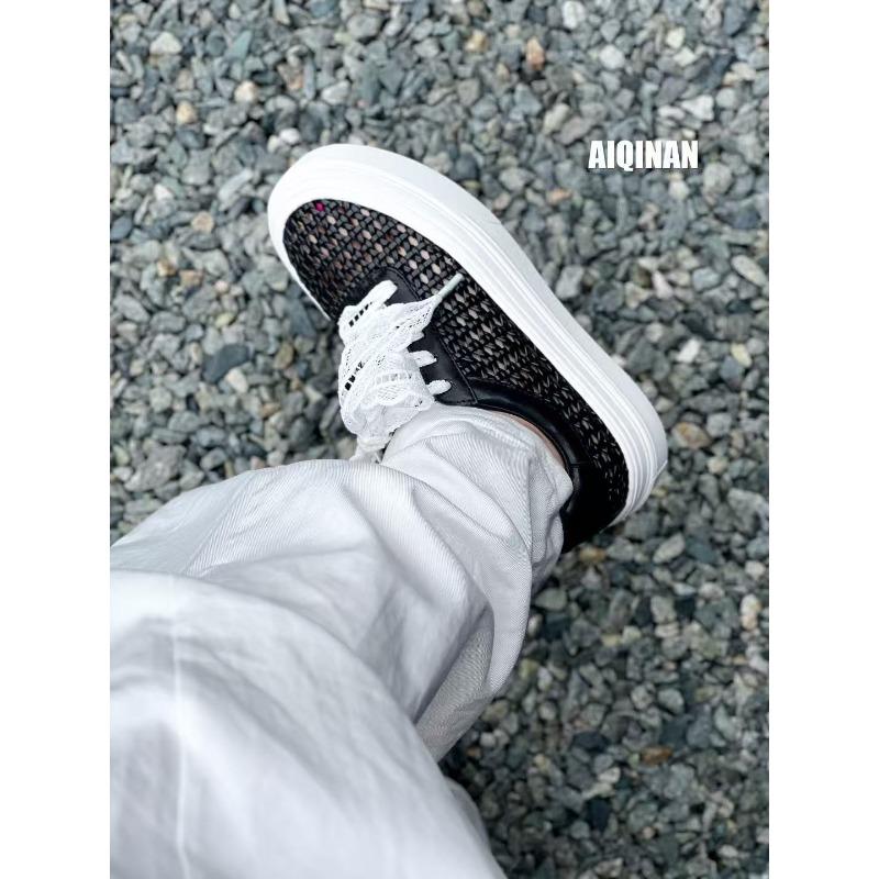 

Кожаные маленькие белые туфли женские на платформе летние новые плетеные с перфорацией повседневные на мягкой подошве дышащие универсальные модные кеды 35 чёрный