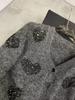 2025 Herbst/Winter Koreanischer Stil V-Ausschnitt Herz Pailletten Strick-Cardigan für Damen