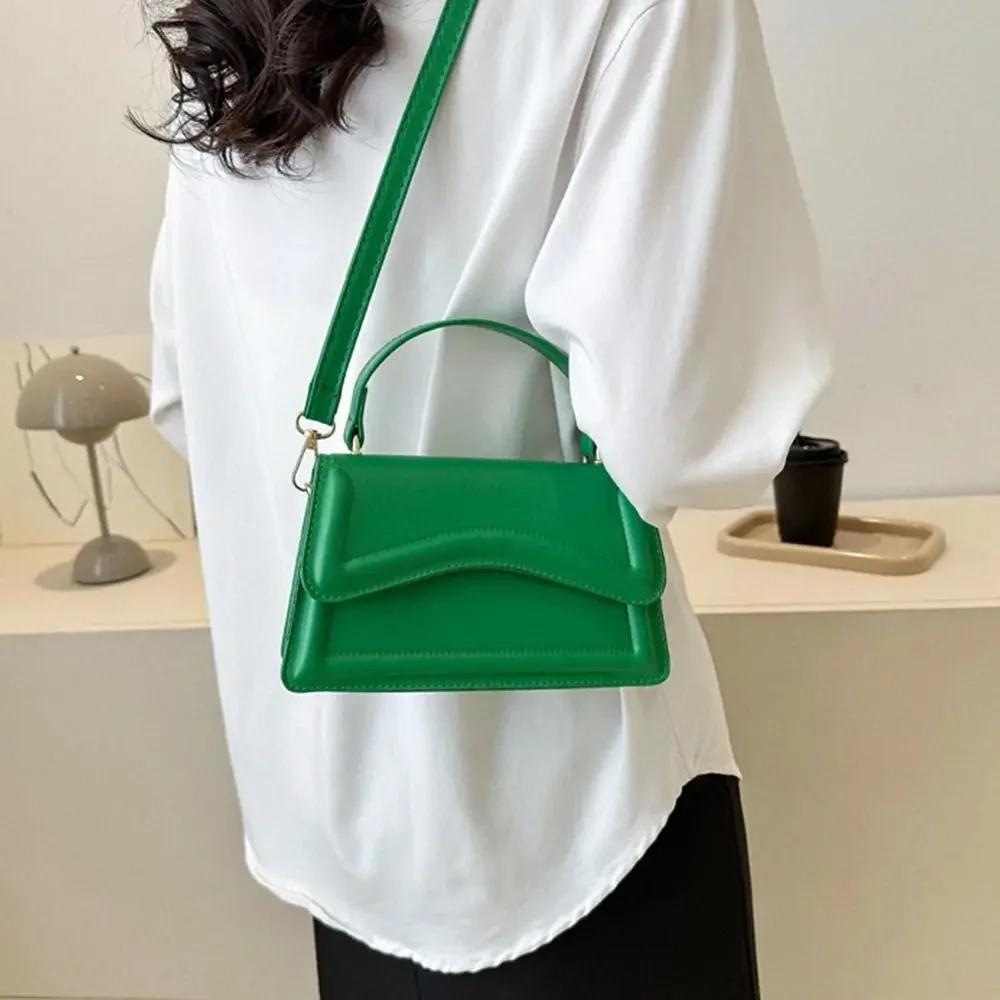 New Women Fashion Sling Shoulder Bags Trend PU Leather Texture Messenger Handbags Solid Leisure Stylish Crossbody Bags for Girls