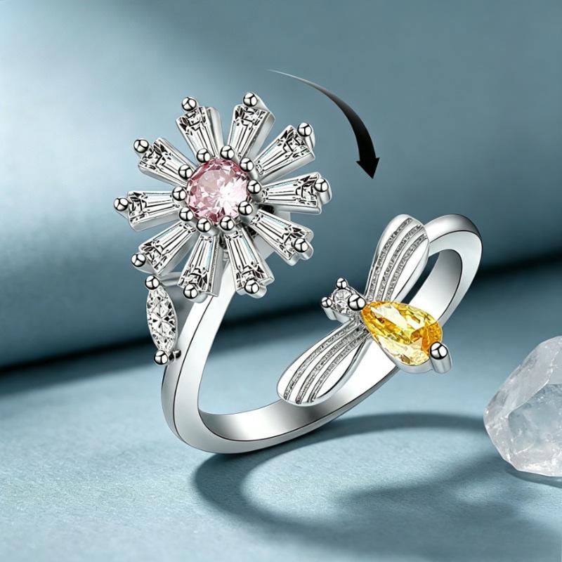 European and American Style Small Daisy Rotatable Bee Ring for Women, Adjustable To Relieve Anxiety and Stress