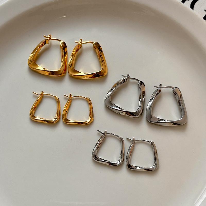 Real Gold Electroplated Geometric Square Earrings, Women's Exaggerated Metal Ear Buckles, the Same Earrings.